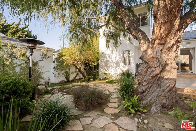 2913 Dell Avenue, Venice CA: https://media.crmls.org/mediaz/f9d7ea1c-ec8b-4eac-9a5e-2f2364116033.jpg