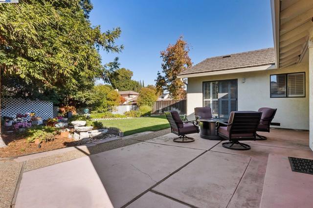 3803 Cheshire Ct, Pleasanton CA: https://media.crmls.org/mediaz/f9d85e06-438c-40f5-9d55-54b5f6b774bd.jpg