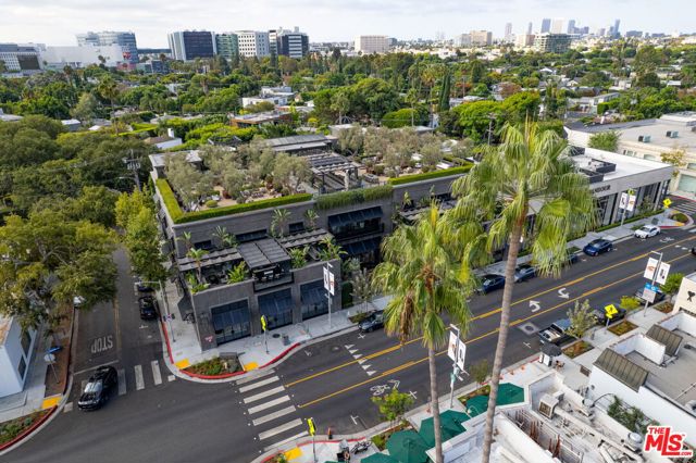 617 Westmount Drive, West Hollywood CA: https://media.crmls.org/mediaz/f9d894f7-7f18-414d-976b-85b54b453b10.jpg