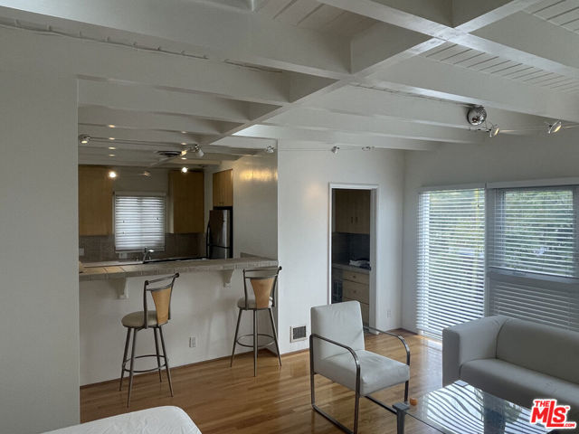 516 N San Vicente Boulevard, West Hollywood CA: https://media.crmls.org/mediaz/f9d90d13-46cb-4723-80f3-08ca439660a4.jpg