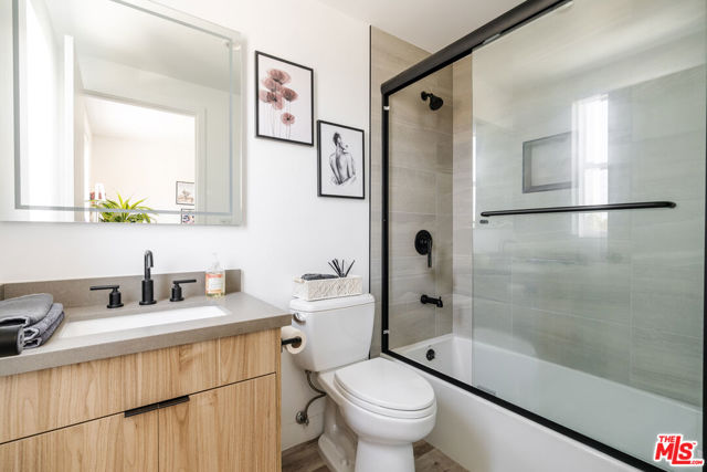 4912 S Centinela Avenue, Los Angeles CA: https://media.crmls.org/mediaz/f9d92fa5-6b6f-4239-bb35-a8d0792aa113.jpg