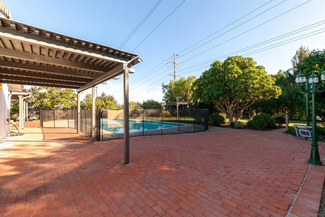 6641 Murray Park Dr, San Diego CA: https://media.crmls.org/mediaz/f9d97eca-1dd5-4ed2-9cfa-c8b5da194ea7.jpg