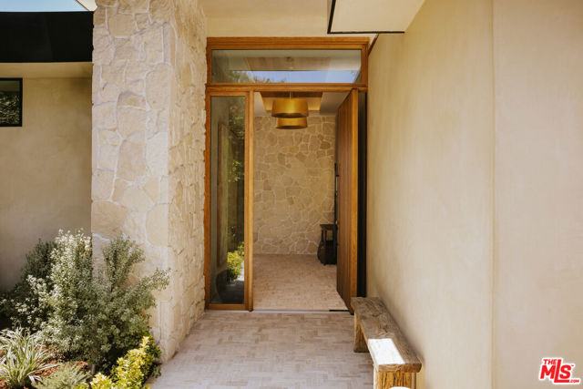 13674 Bayliss Road, Los Angeles CA: https://media.crmls.org/mediaz/f9d98c10-f077-4f27-8012-c5b54b8aa197.jpg