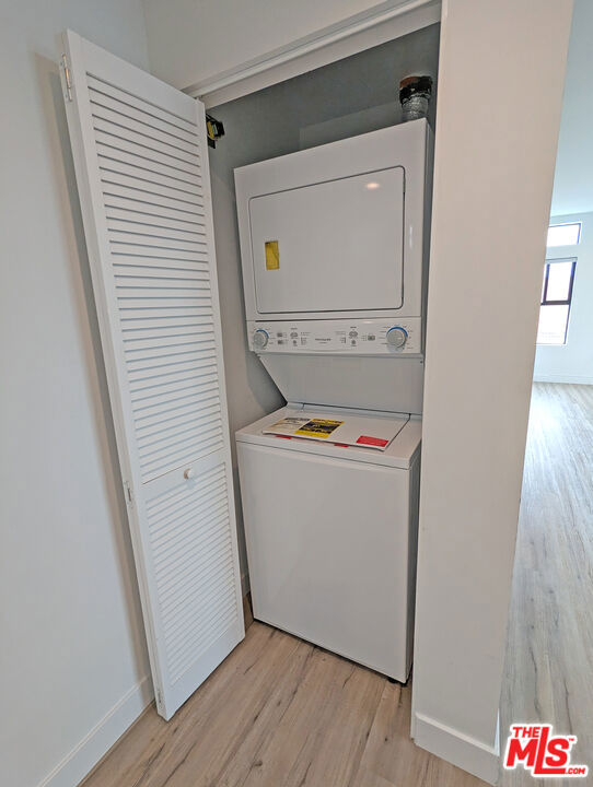 338 N Mariposa Avenue, Los Angeles CA: https://media.crmls.org/mediaz/f9da27b8-c7b1-4e3f-b272-0285be93f42a.jpg