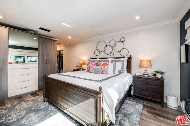 4635 Bellflower Avenue, North Hollywood CA: https://media.crmls.org/mediaz/f9da896a-3c05-44f0-9565-c2b159ab36d8.jpg