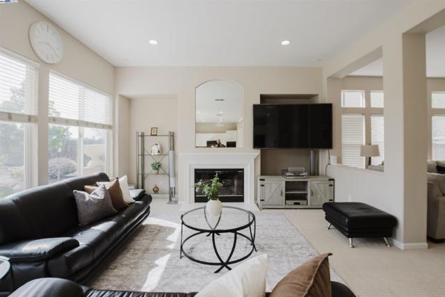 Image 9 of 38 For 25657 Crestfield Dr