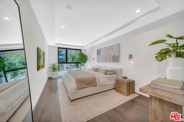 724 N Croft Avenue, Los Angeles CA: https://media.crmls.org/mediaz/f9db113e-4946-41ce-b4b4-fa7ac40bca08.jpg