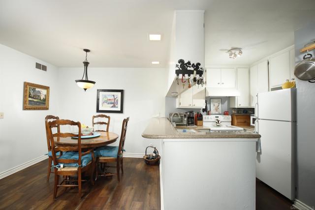 5003 Westpark Dr, North Hollywood CA: https://media.crmls.org/mediaz/f9db3f52-6d42-4de9-a94d-74d7f7ef70dc.jpg