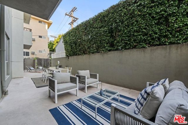 2240 S Beverly Glen Boulevard, Los Angeles CA: https://media.crmls.org/mediaz/f9dbe2d3-22aa-4837-bf17-9120aa7f9959.jpg