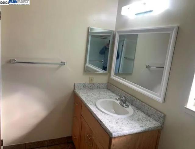 2170 Fremont St, Concord CA: https://media.crmls.org/mediaz/f9dc93bc-c75d-45e4-bbbb-e3492264a6dd.jpg