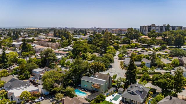 28 W Santa Inez Avenue, San Mateo CA: https://media.crmls.org/mediaz/f9dd03ef-dbcc-4ae7-b36d-d2e369627235.jpg