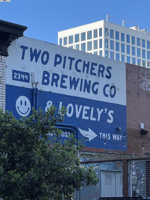 2349 Waverly St, Oakland CA: https://media.crmls.org/mediaz/f9dd48e5-ab36-4b51-9f60-4b662194c7ba.jpg