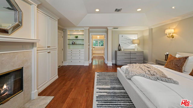 5404 Topeka Drive, Tarzana CA: https://media.crmls.org/mediaz/f9de1908-e157-4486-a358-3ffb3dd635f3.jpg