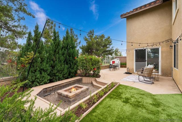 1625 Magnolia Circle, Vista CA: https://media.crmls.org/mediaz/f9de2441-43a6-491a-8e21-9209233aa7f6.jpg