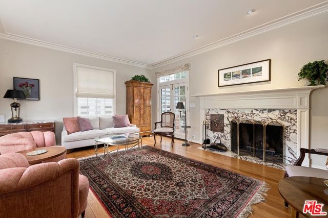 10798 Weyburn Avenue, Los Angeles CA: https://media.crmls.org/mediaz/f9df521f-7b92-4966-9e23-b48e1f728831.jpg