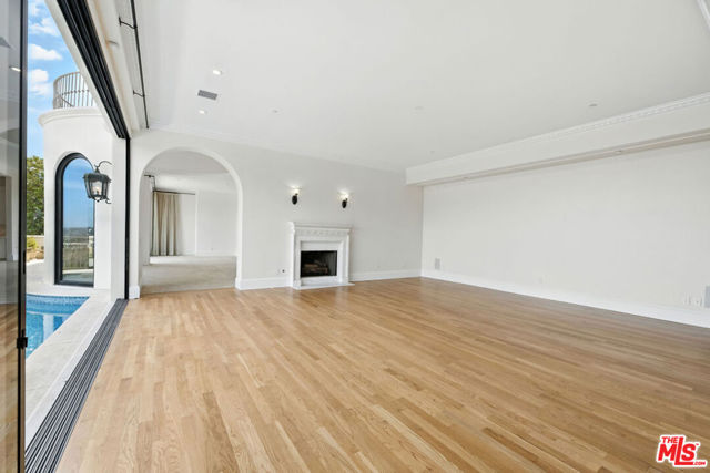 1675 Woods Drive, Los Angeles CA: https://media.crmls.org/mediaz/f9df5ee8-317e-4bfd-ab54-3dcb1fed1619.jpg