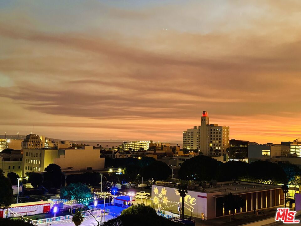 https://media.crmls.org/mediaz/f9df9f9a-3a0a-444d-a2d2-98d2eefa44ac.jpg?preset=X-Large
