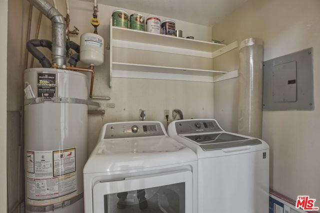 675 Oak Run Trail, Oak Park CA: https://media.crmls.org/mediaz/f9dfa5b5-ab13-49c1-9925-31a45e7bf4a6.jpg