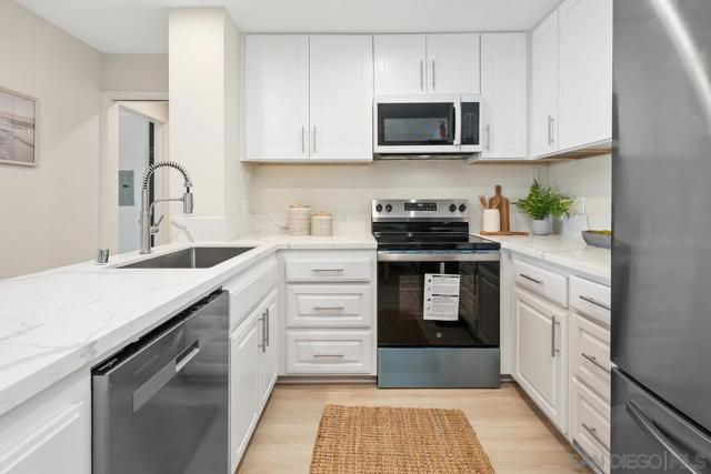 1855 Diamond St, San Diego CA: https://media.crmls.org/mediaz/f9dfc5bf-fc75-4ca6-9102-3620bc8c7325.jpg