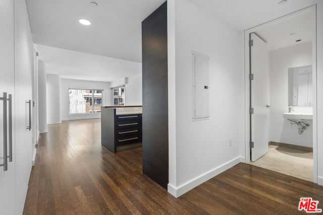 6250 Hollywood Boulevard, Los Angeles CA: https://media.crmls.org/mediaz/f9e00724-9b60-40e4-8628-794490128651.jpg
