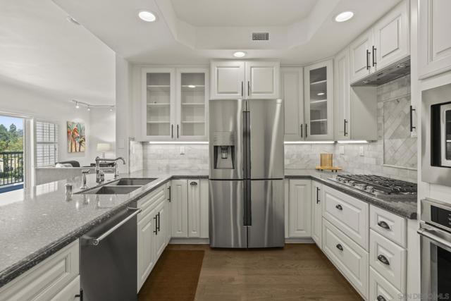 8595 Via Mallorca, La Jolla CA: https://media.crmls.org/mediaz/f9e0b243-4bbf-43ff-9529-a3bd34513c8a.jpg