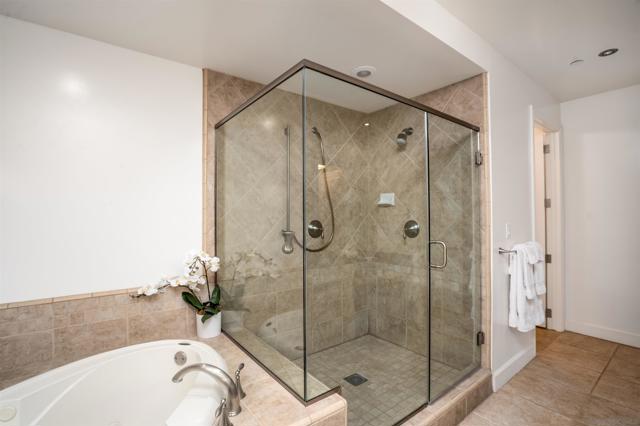 1000 Genter St, La Jolla CA: https://media.crmls.org/mediaz/f9e0fcad-c88b-45e8-bbd9-5059afe42d65.jpg