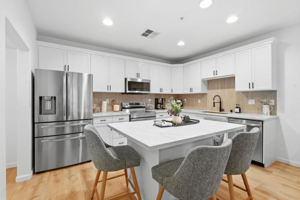 88 N Jackson Avenue #211