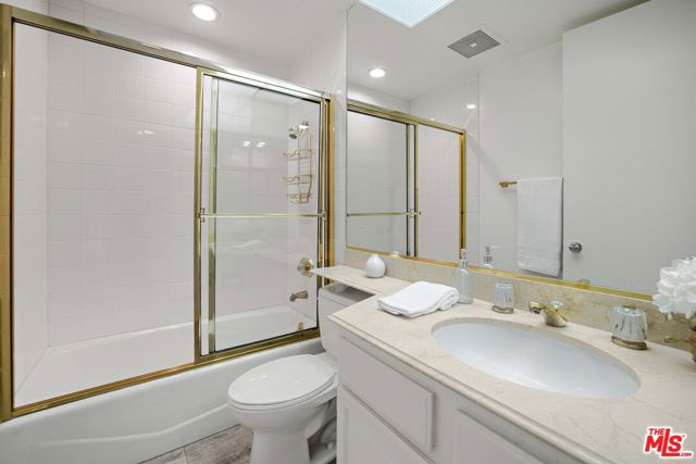 2122 Century Park Lane, Los Angeles CA: https://media.crmls.org/mediaz/f9e12176-2d7d-439d-9ffc-38870620610d.jpg