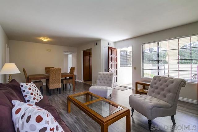 4175 Porte de Merano, San Diego CA: https://media.crmls.org/mediaz/f9e19f77-c1fc-4646-9693-0cbf9ce32809.jpg