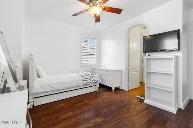 1728 Bluesage Court, Simi Valley CA: https://media.crmls.org/mediaz/f9e26280-36b5-4bb4-b1a6-56347a739d2c.jpg