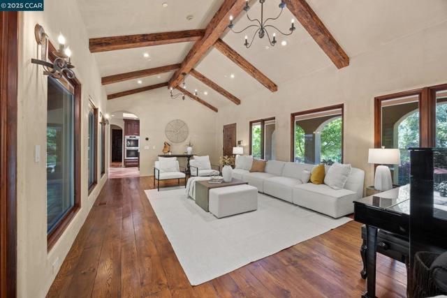 80 Rheem Blvd, Orinda CA: https://media.crmls.org/mediaz/f9e2b887-ba86-4df8-ac32-ea6b92aa69d4.jpg