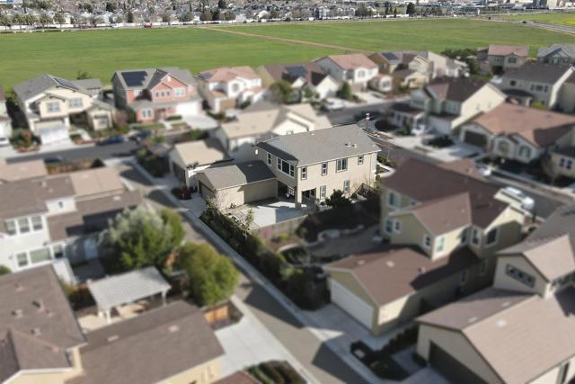 2239 Jessica Way, Tracy CA: https://media.crmls.org/mediaz/f9e341c0-cfdd-4656-b733-b15df25c0ee1.jpg
