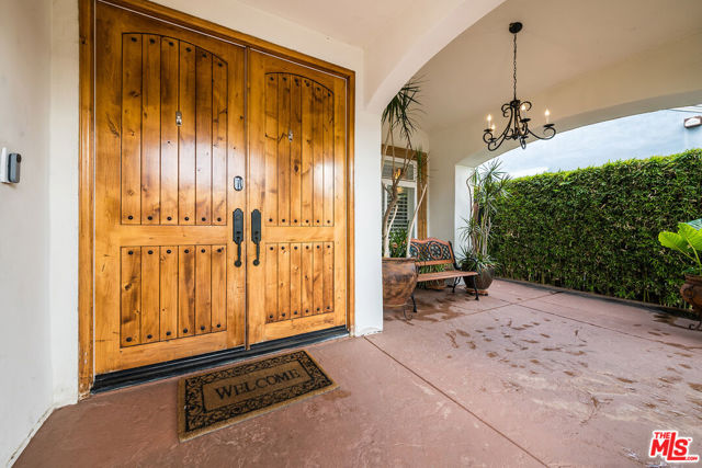 4520 TYRONE Avenue, Sherman Oaks CA: https://media.crmls.org/mediaz/f9e392ee-e9fd-4c39-93d6-71f7dd1550bc.jpg
