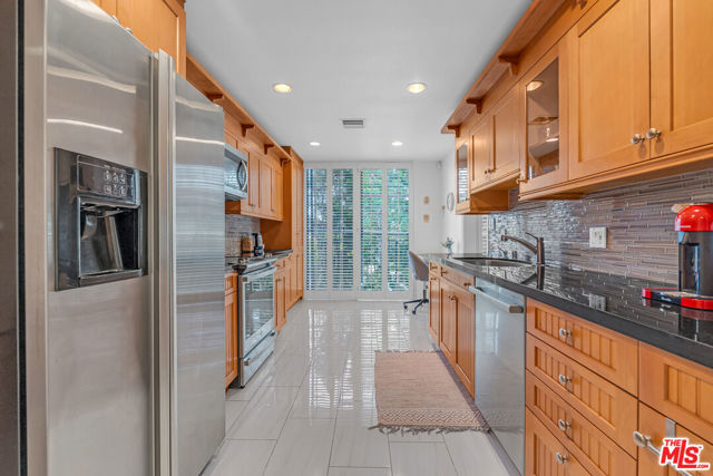 502 San Vicente Boulevard, Santa Monica CA: https://media.crmls.org/mediaz/f9e3da97-08af-4ff8-bea3-0fb87b8d5c24.jpg