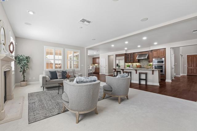 7818 Kennard Ln, San Ramon CA: https://media.crmls.org/mediaz/f9e46dd2-d574-427b-b927-23452cdd626c.jpg