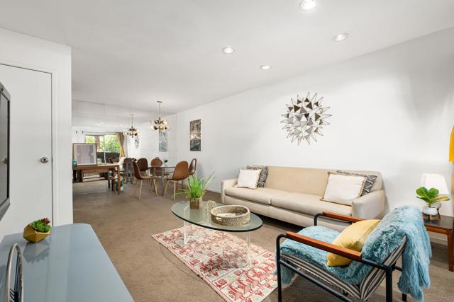 550 N Villa Court, Palm Springs CA: https://media.crmls.org/mediaz/f9e4c068-4d30-4a75-8e48-d6b0a016502a.jpg