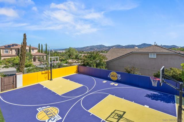 15255 Via Santa Vienta, San Diego CA: https://media.crmls.org/mediaz/f9e4d4f9-48e1-4783-8a96-21c9cbaab639.jpg
