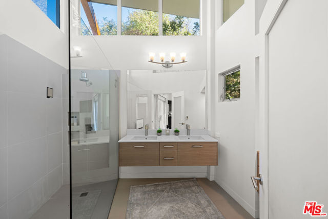 3631 Sunswept Drive, Studio City CA: https://media.crmls.org/mediaz/f9e4e053-f681-4881-ae4b-99c97535c413.jpg