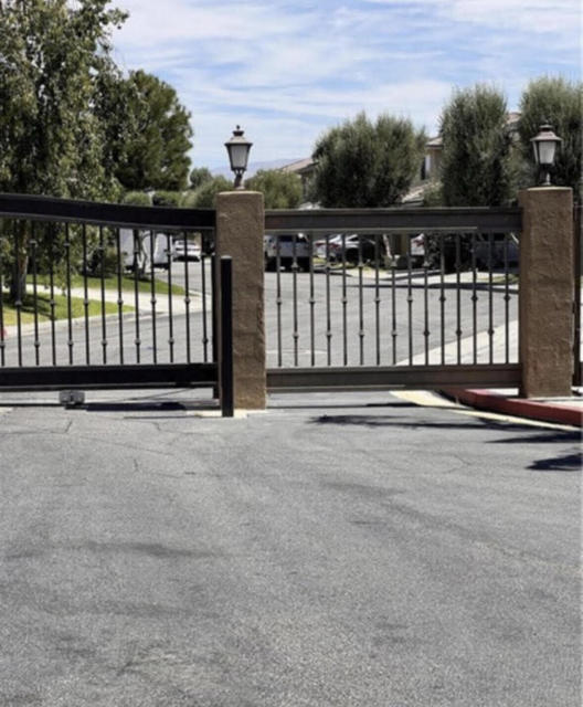 33113 Campus Lane, Cathedral City CA: https://media.crmls.org/mediaz/f9e4fa22-c3fa-43d7-b62e-cb6bc9a8f102.jpg