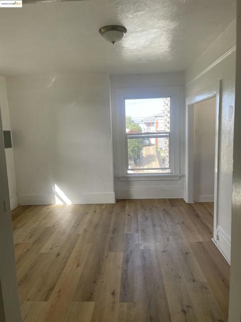 2212 17Th Ave, Oakland CA: https://media.crmls.org/mediaz/f9e51dd4-8d73-4659-9100-11fabbfb36d1.jpg