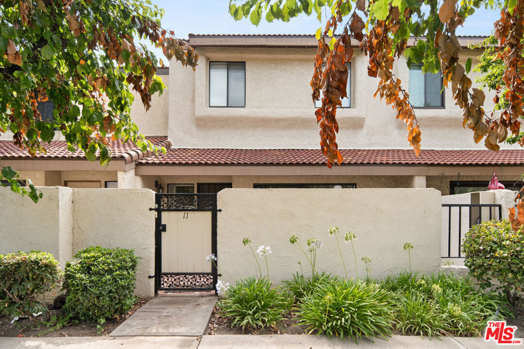 6021 Lindley Avenue #11
