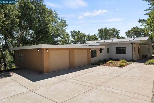 233 Melody Ln, Orinda CA: https://media.crmls.org/mediaz/f9e6290c-1864-49db-9ab5-06e83ec3ddad.jpg