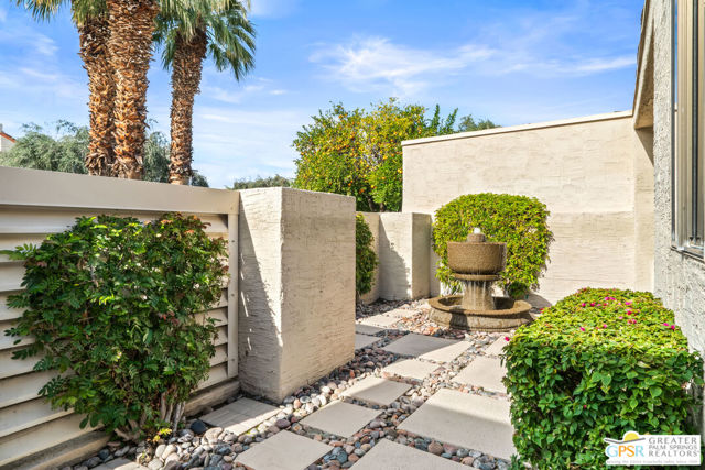 138 Desert West, Rancho Mirage CA: https://media.crmls.org/mediaz/f9e6ccca-e357-4290-9e69-4a6c81dfe185.jpg