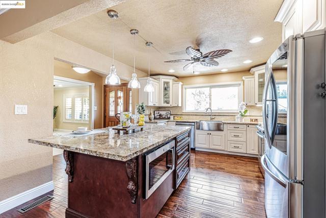 212 Matsqui Rd, Antioch CA: https://media.crmls.org/mediaz/f9e6f4f1-797d-47d9-99e8-557a672b6d46.jpg