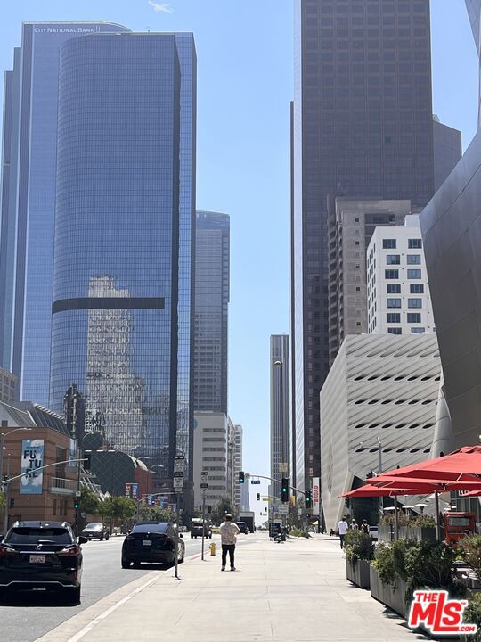 800 W 1st Street, Los Angeles CA: https://media.crmls.org/mediaz/f9e73542-56fd-4af2-98ee-8d77f684acf1.jpg