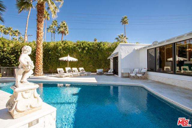 148 W Camino Descanso, Palm Springs, CA 92264