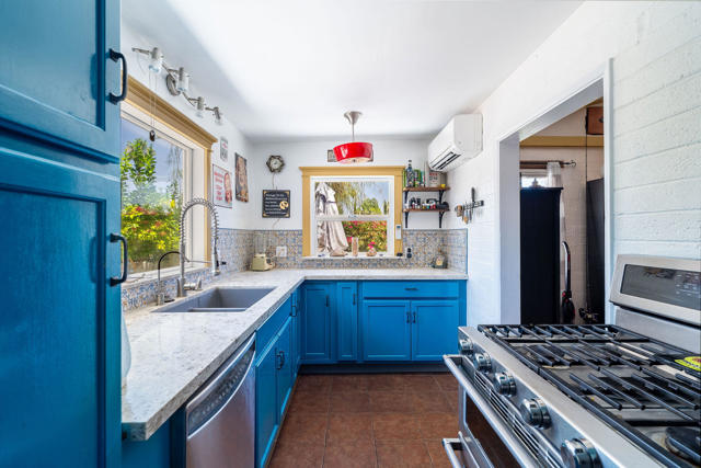 689 E Camino Parocela, Palm Springs CA: https://media.crmls.org/mediaz/f9e833db-11ad-4a4c-8ac8-edd54346fd45.jpg
