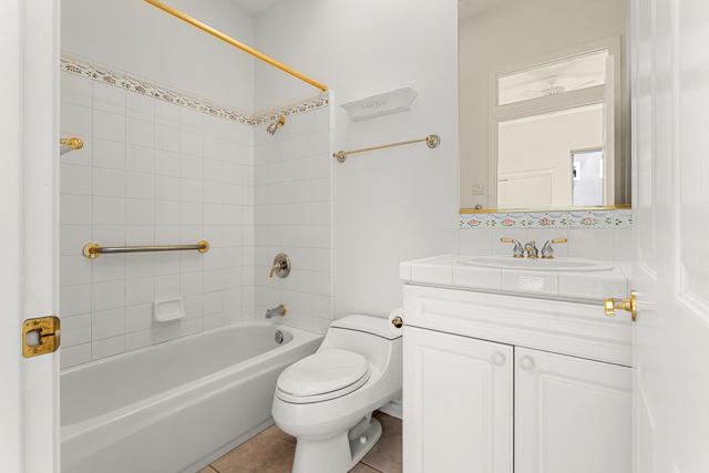 37159 Turnberry Isle Drive, Palm Desert CA: https://media.crmls.org/mediaz/f9e86c0c-722c-4434-9082-c09340085c63.jpg