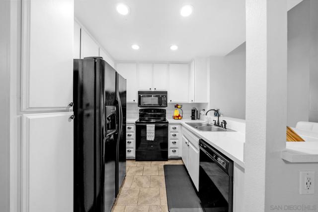 10250 Caminito Cuervo, San Diego CA: https://media.crmls.org/mediaz/f9e86f8a-6b22-4602-9c2b-66ab9562f650.jpg