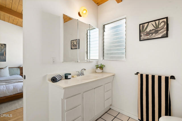 6201 1/4 Saylin Lane, Los Angeles CA: https://media.crmls.org/mediaz/f9e88fa6-0b8f-42d5-8ce4-23fe7404daad.jpg